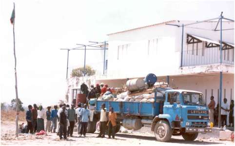 Mwomboshi settlers arriving in MEC vehicle